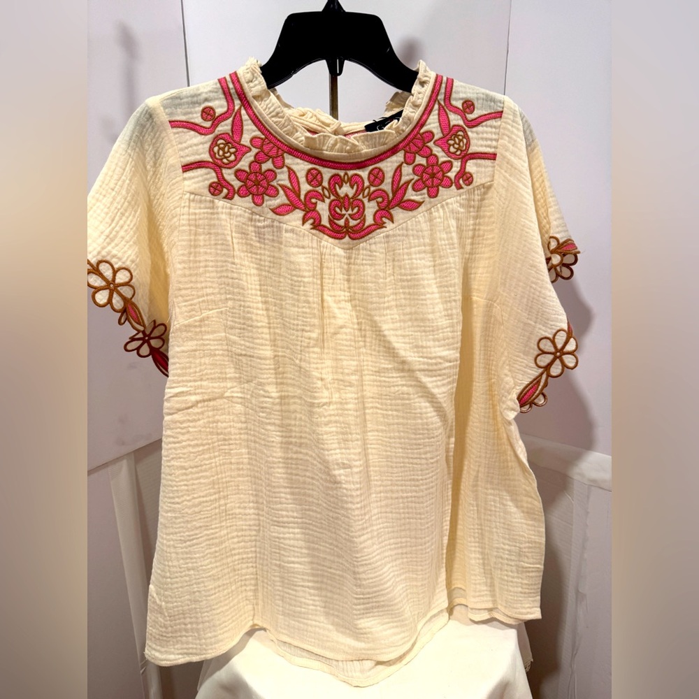 Gauze and Embroidered top by GGO.Size Large